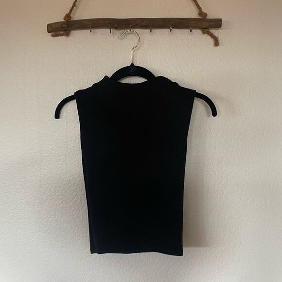 Mock neck black crop - Picture 7 of 8